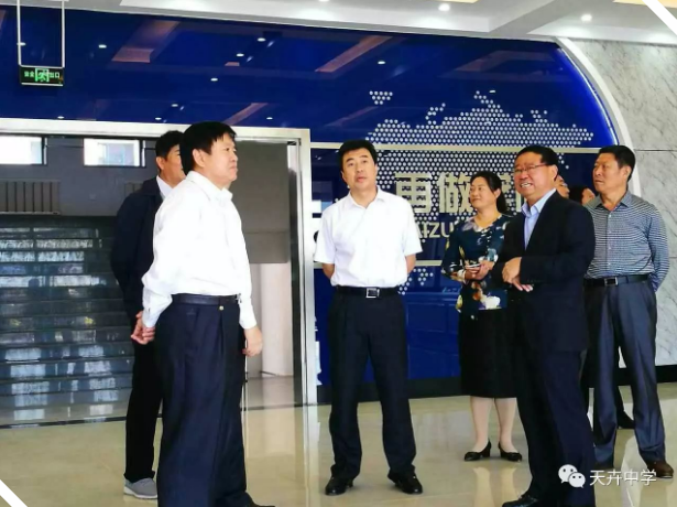 隆化天卉中學(xué)舉行盛大落成慶典